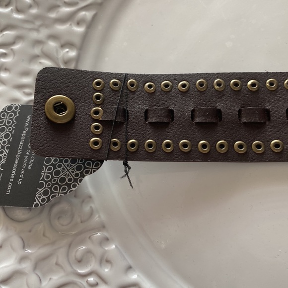 NWT paparazzi faux leather cuff bracelet - Picture 5 of 5